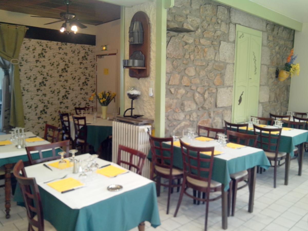 Hotel Restaurant Du Velay ル・シャンボン・シュル・リニョン エクステリア 写真